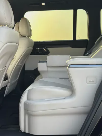 EXCELLENT CONDITION | VIP 6 SEATER | BLACK / WHITE | CHINESE SPECS-12