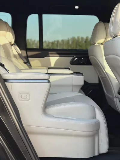 EXCELLENT CONDITION | VIP 6 SEATER | BLACK / WHITE | CHINESE SPECS-14