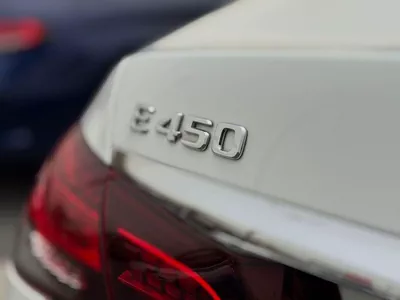 Mercedes Benz E 450 PREMIUM PLUS MERCEDES  E450 hybrid 2022 full option-3
