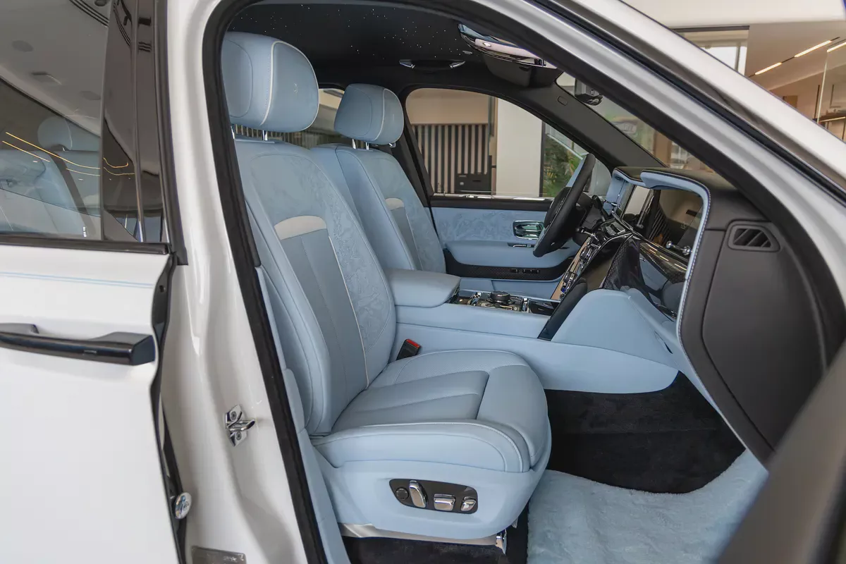 ROLLS-ROYCE CULLINAN | BLACK BADGE | FULL OPTIONS | DEALER WARRAN  SERVICE | GCC SPECS | 2026-18-18