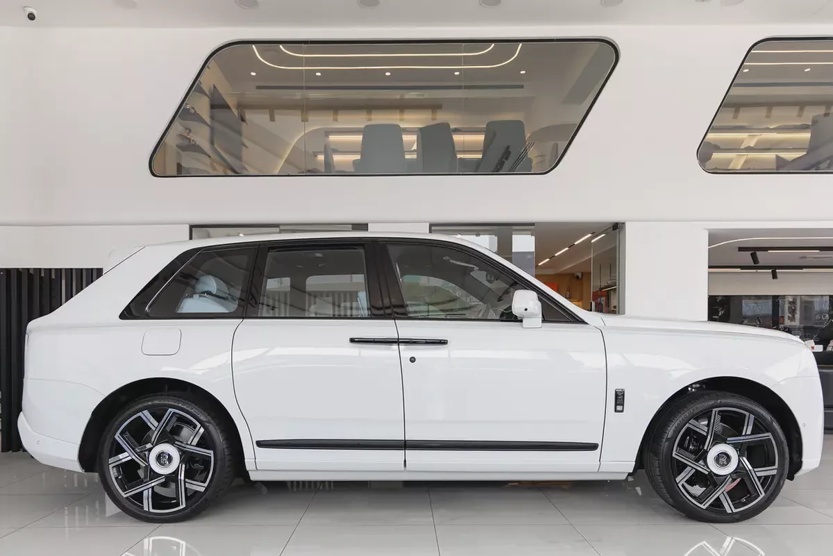 ROLLS-ROYCE CULLINAN | BLACK BADGE | FULL OPTIONS | DEALER WARRAN  SERVICE | GCC SPECS | 2026-6-6