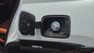 BYD YANGWANG U8 (White Orange 10k)-12
