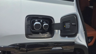 BYD YANGWANG U8 (White Orange 10k)-18
