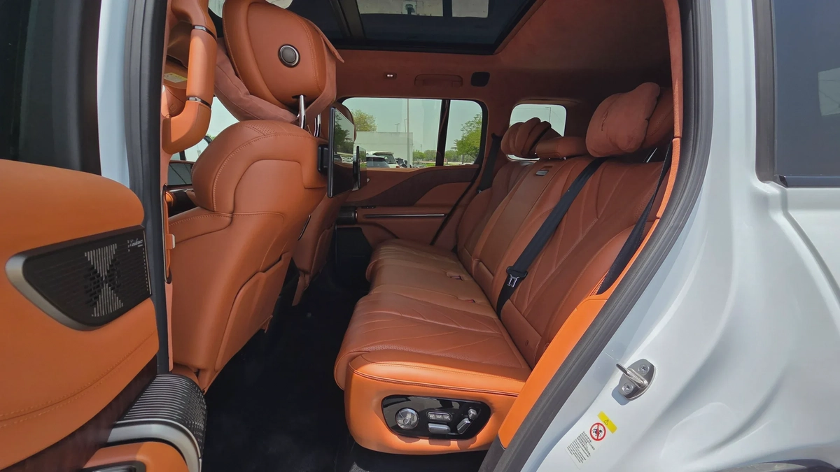 BYD YANGWANG U8 (White Orange 10k)-10-10