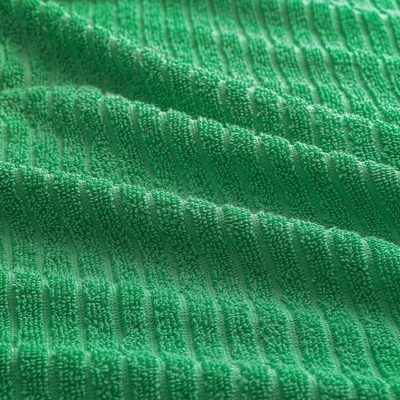 VÅGSJÖN Bath towel, bright green, 70x140 cm-1
