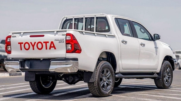 Toyota Hilux TOYOTA HILUX DC 2.7P MT 4X4 MY2023 – WHITE