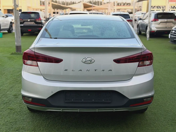 Hyundai Elantra GLS 2019 - GCC Specs - Excellent Condition