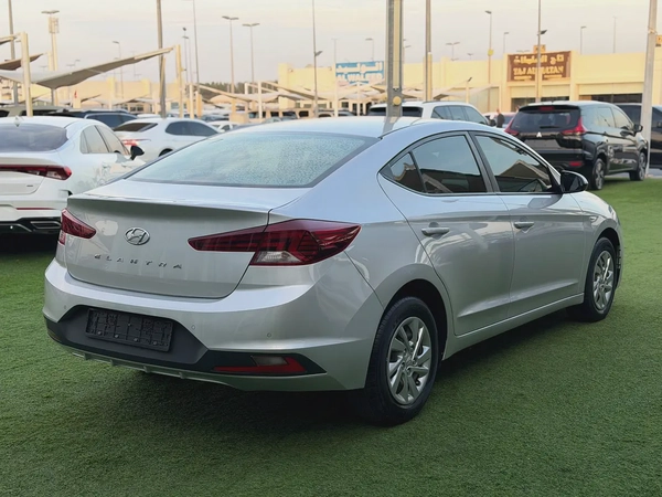Hyundai Elantra GLS 2019 - GCC Specs - Excellent Condition
