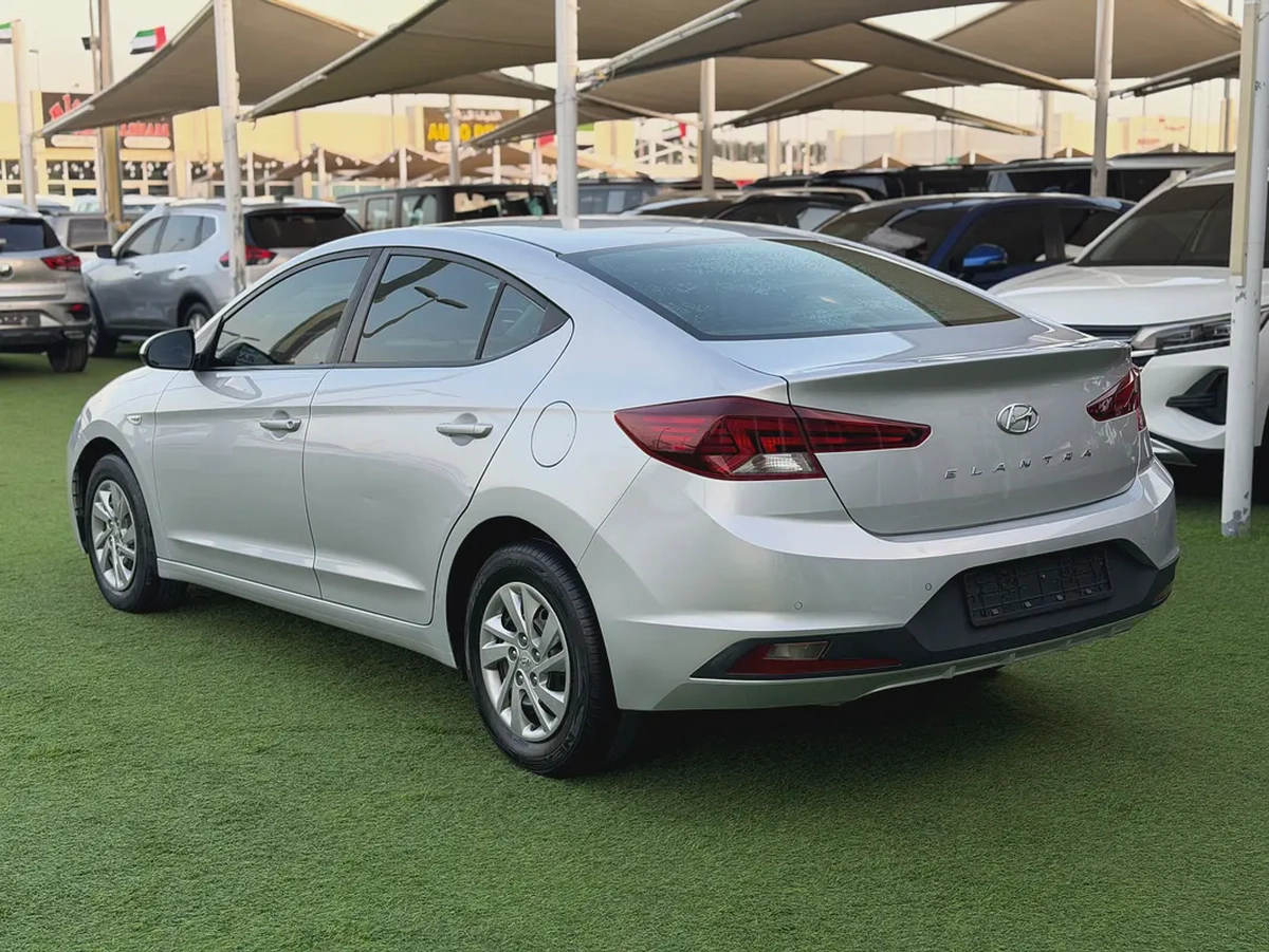 Hyundai Elantra GLS 2019 - GCC Specs - Excellent Condition-5-5
