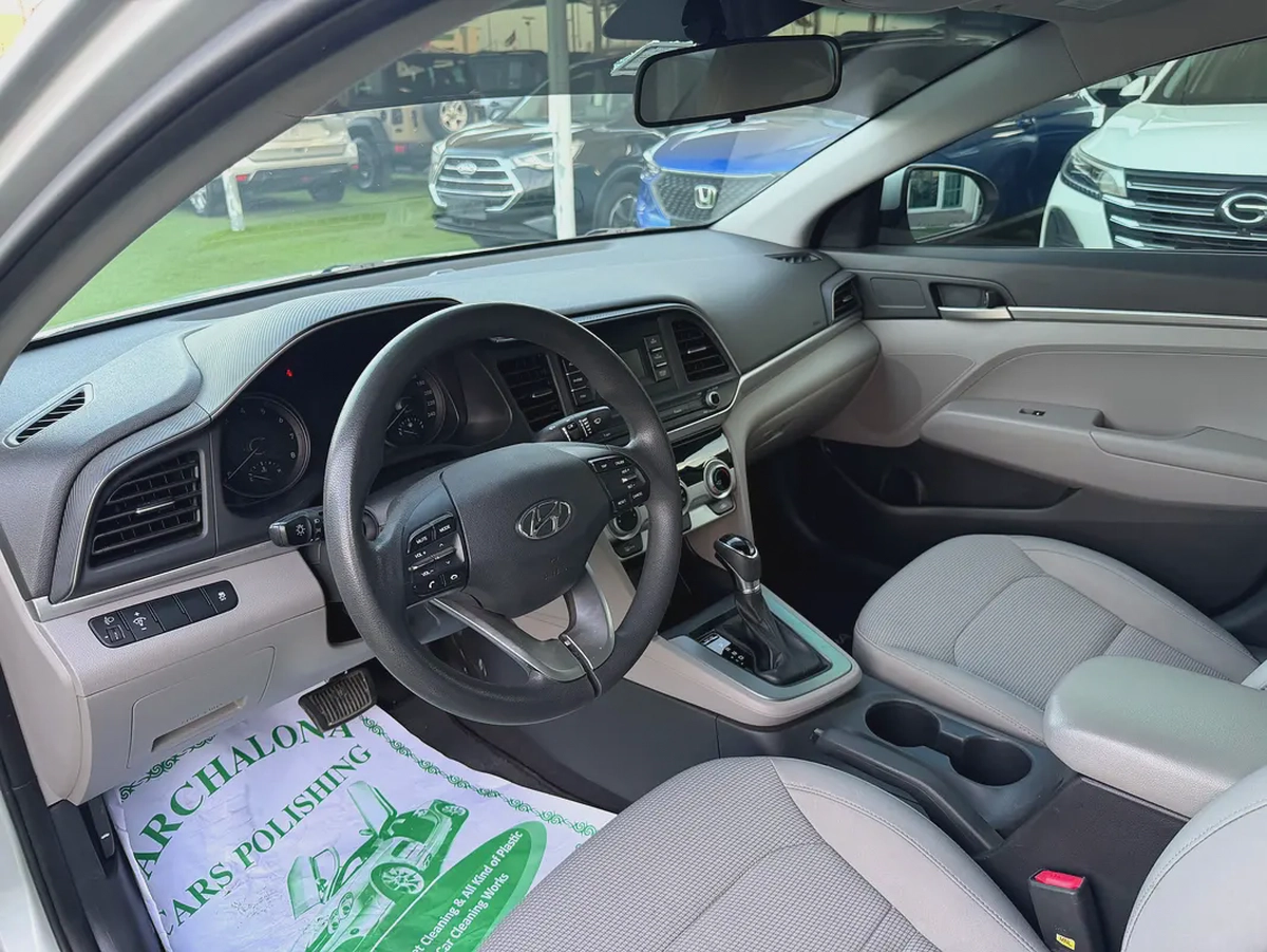 Hyundai Elantra GLS 2019 - GCC Specs - Excellent Condition-12-12
