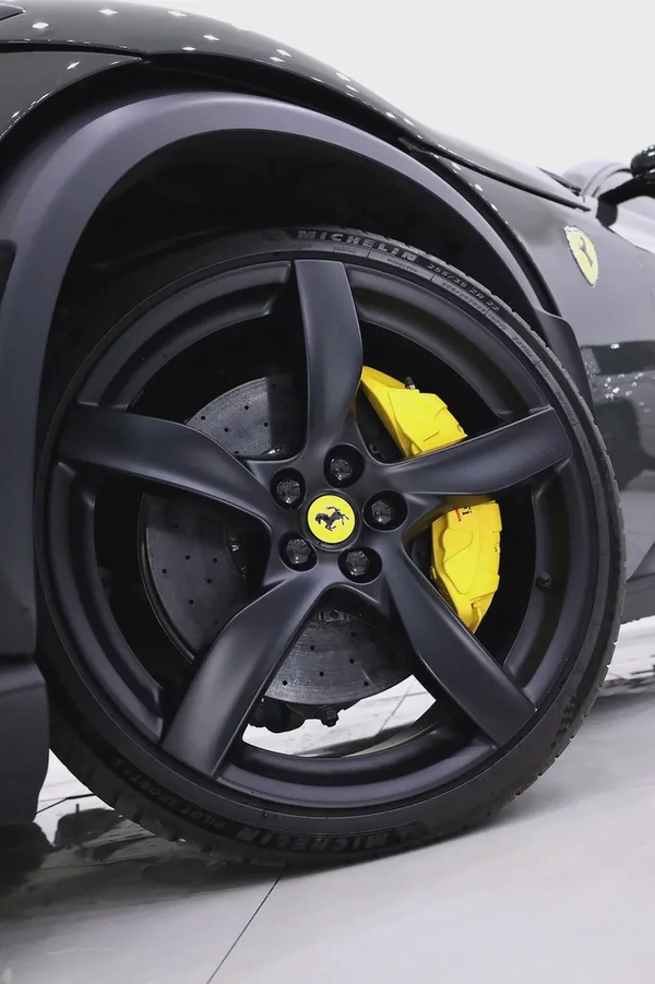 FERRARI PUROSANGUE - CARBON PACKAGE IN SPECIAL GRIGIO GRAY