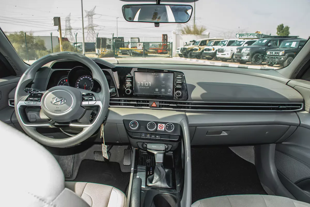 2023 HYUNDAI ELANTRA – GCC SPECS – ONLY 52,000 KM – FULL SERVICE HISTORY-11-11