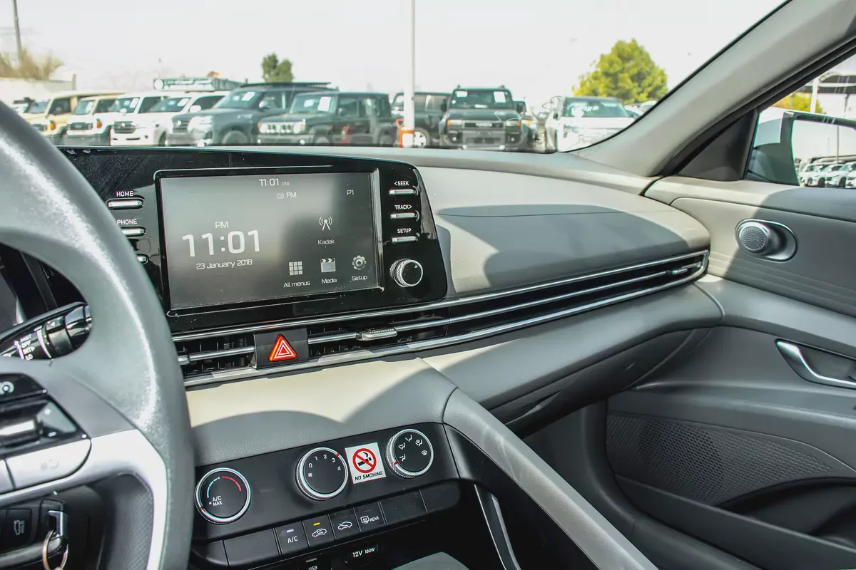 2023 HYUNDAI ELANTRA – GCC SPECS – ONLY 52,000 KM – FULL SERVICE HISTORY-12-12