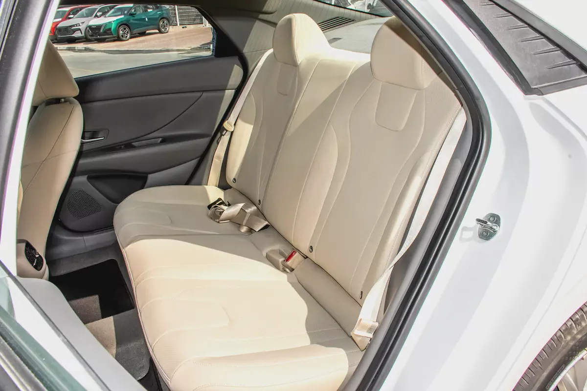2023 HYUNDAI ELANTRA – GCC SPECS – ONLY 52,000 KM – FULL SERVICE HISTORY-16-16