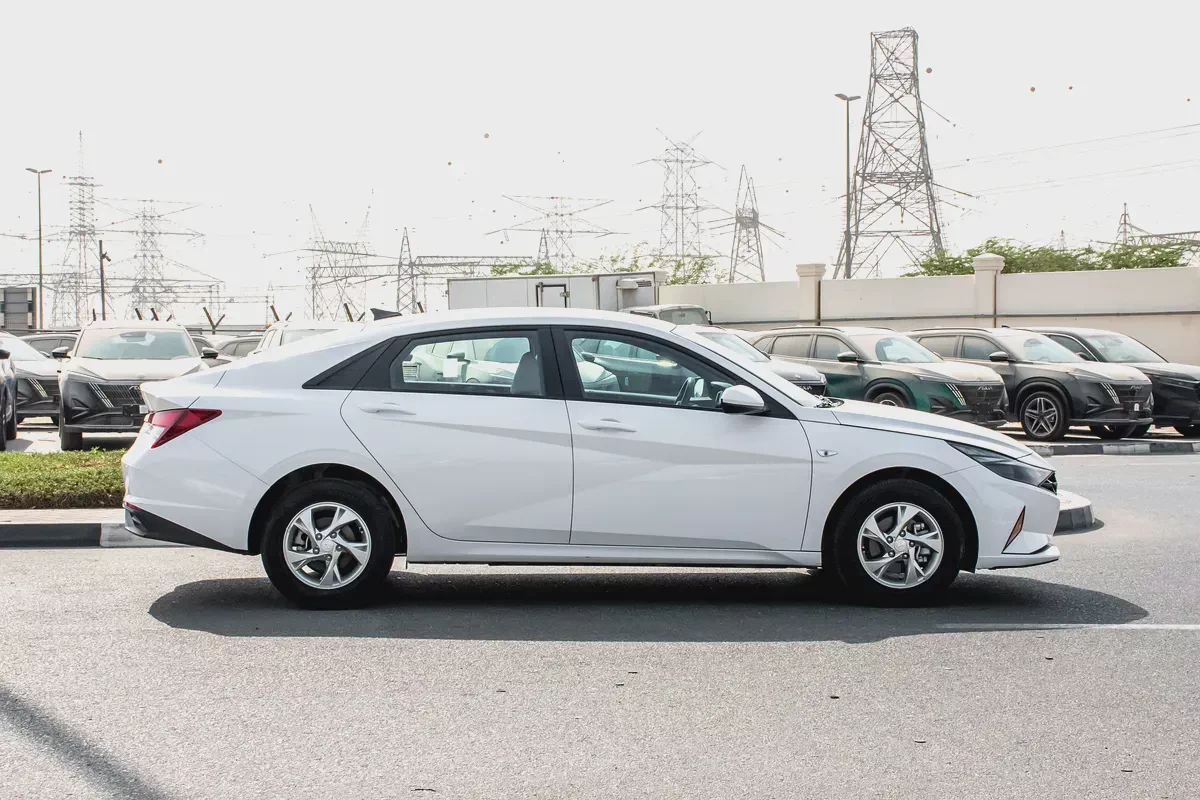 2023 HYUNDAI ELANTRA – GCC SPECS – ONLY 52,000 KM – FULL SERVICE HISTORY-3-3