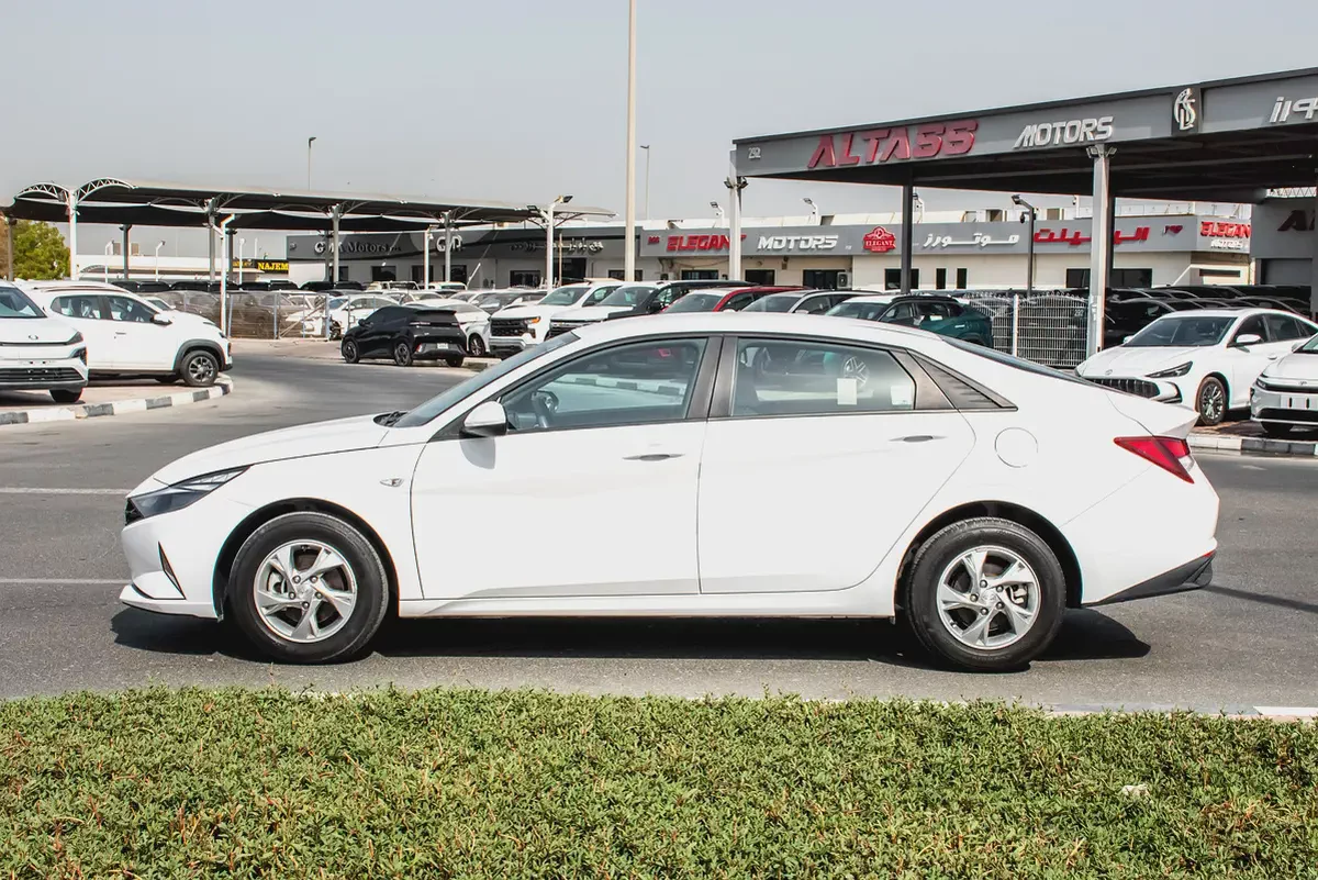 2023 HYUNDAI ELANTRA – GCC SPECS – ONLY 52,000 KM – FULL SERVICE HISTORY-4-4