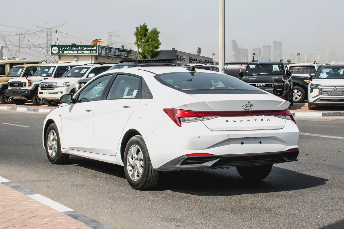 2023 HYUNDAI ELANTRA – GCC SPECS – ONLY 52,000 KM – FULL SERVICE HISTORY-5-5