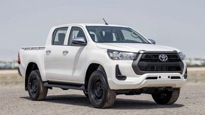 Toyota Hilux DLX HILUX 2.4L MED OPTION DIESEL 2024-2