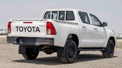 Toyota Hilux DLX HILUX 2.4L MED OPTION DIESEL 2024-4