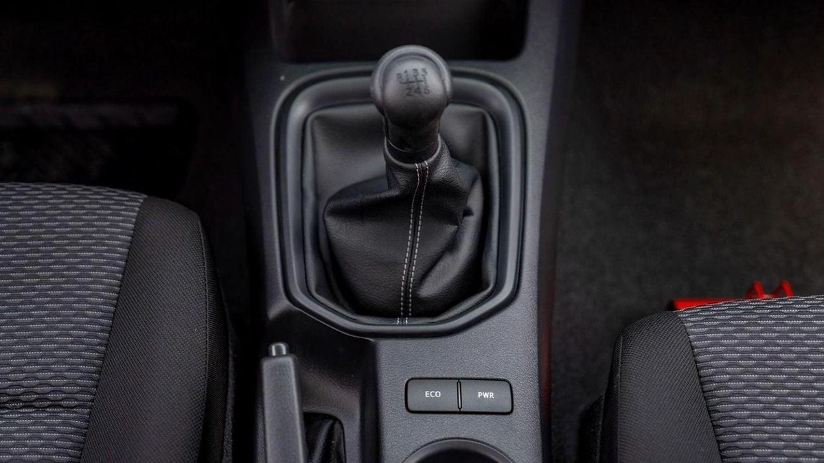 Toyota Hilux DLX HILUX 2.4L MED OPTION DIESEL 2024-11-0