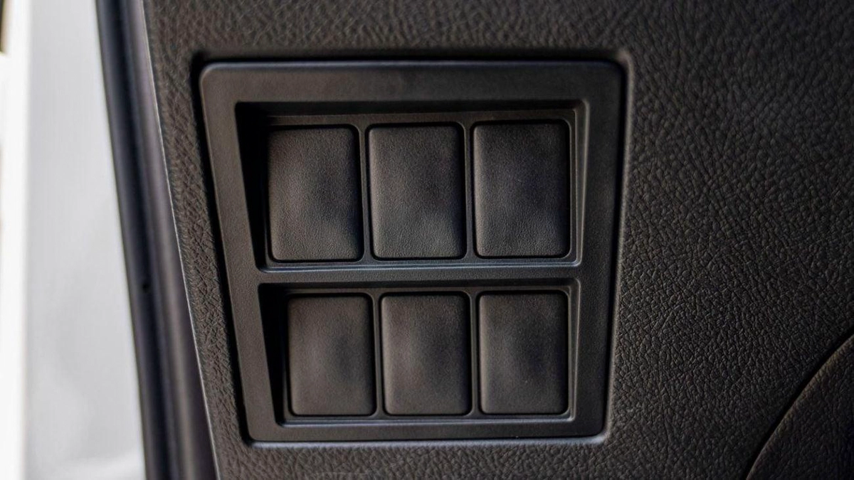 Toyota Hilux DLX HILUX 2.4L MED OPTION DIESEL 2024-18-0