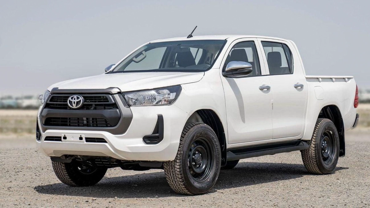 Toyota Hilux DLX HILUX 2.4L MED OPTION DIESEL 2024