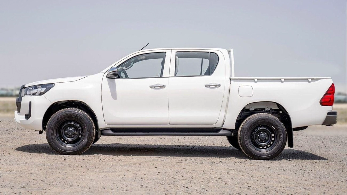 Toyota Hilux DLX HILUX 2.4L MED OPTION DIESEL 2024-7-0