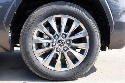 Toyota Land Cruiser GXR-9