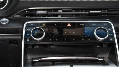 Genesis GV80 2.5 T-9