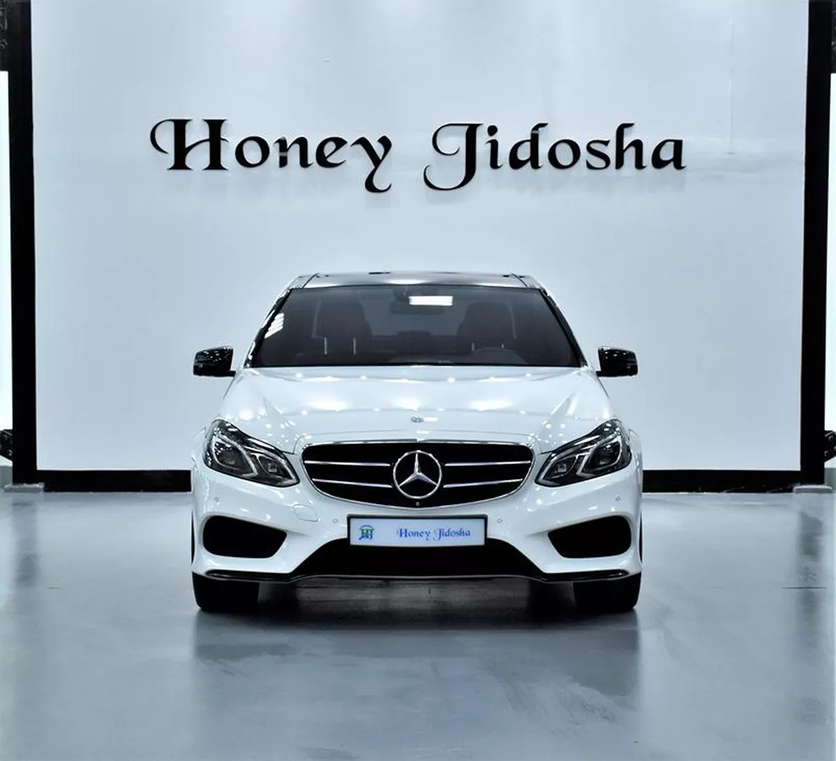 Mercedes Benz E500 ( 2016 Model ) in White Color GCC Specs