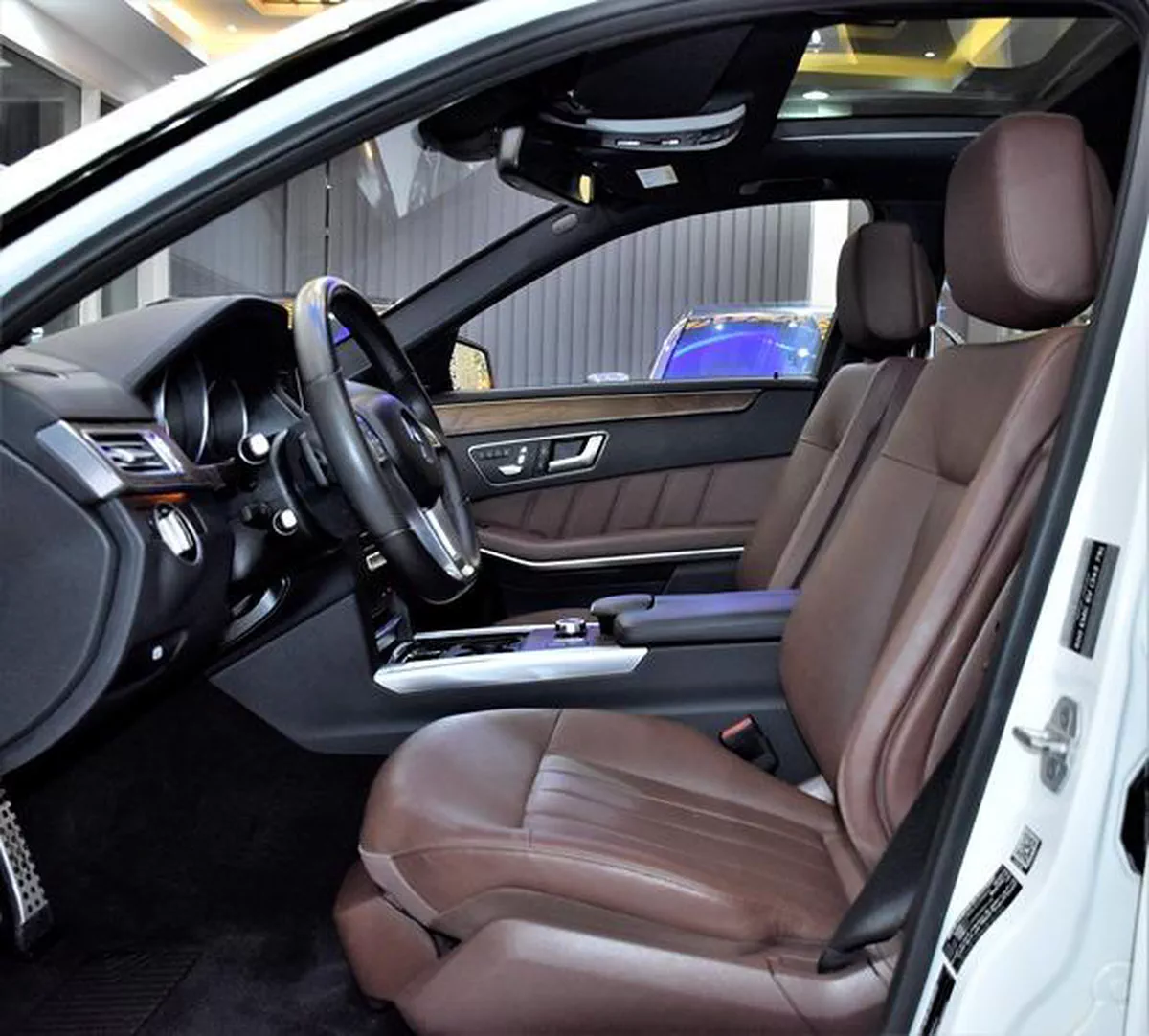 Mercedes Benz E500 ( 2016 Model ) in White Color GCC Specs-5-5