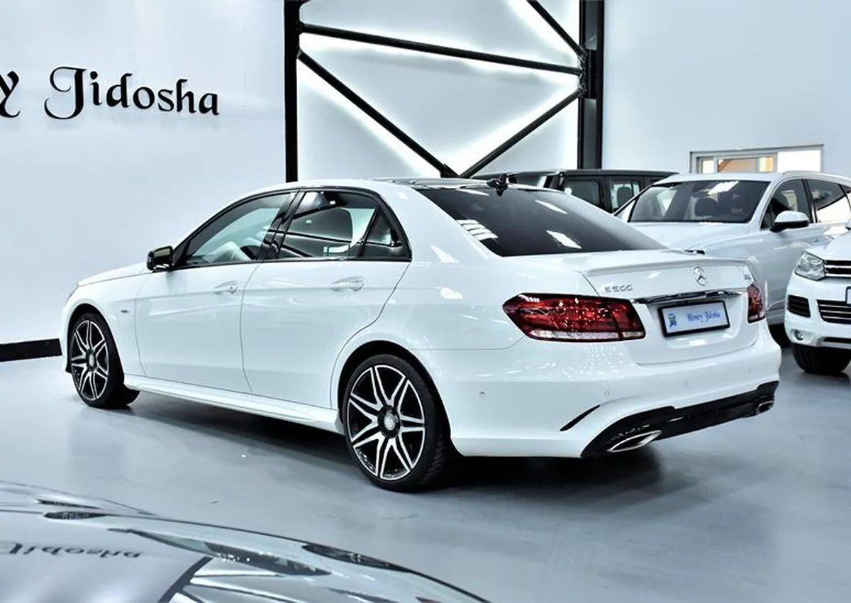 Mercedes Benz E500 ( 2016 Model ) in White Color GCC Specs-2-2