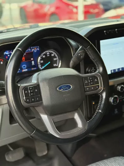 Ford F-150 Lariat 2021 American Specs - Excellent Condition-9
