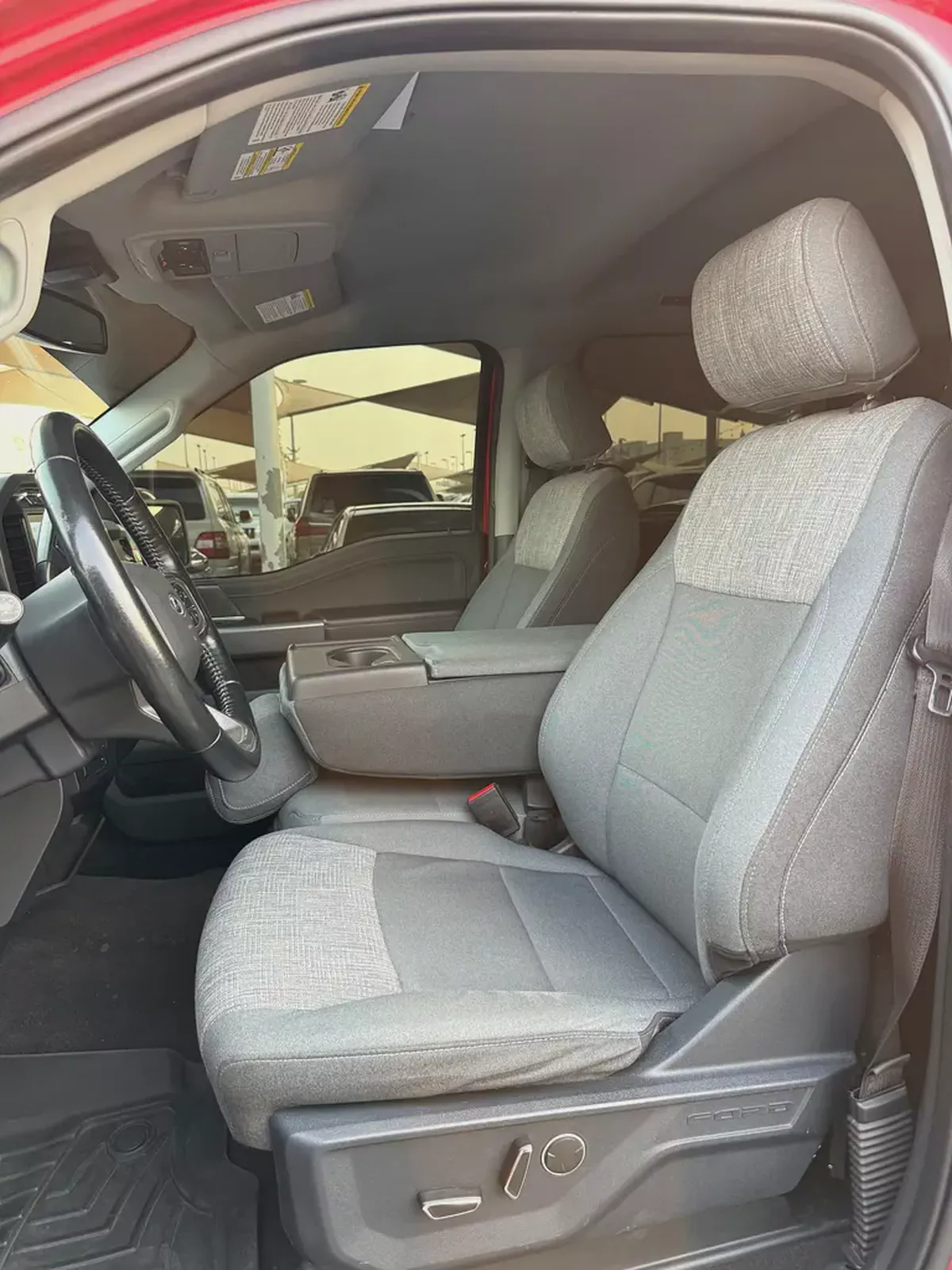 Ford F-150 Lariat 2021 American Specs - Excellent Condition-4-4