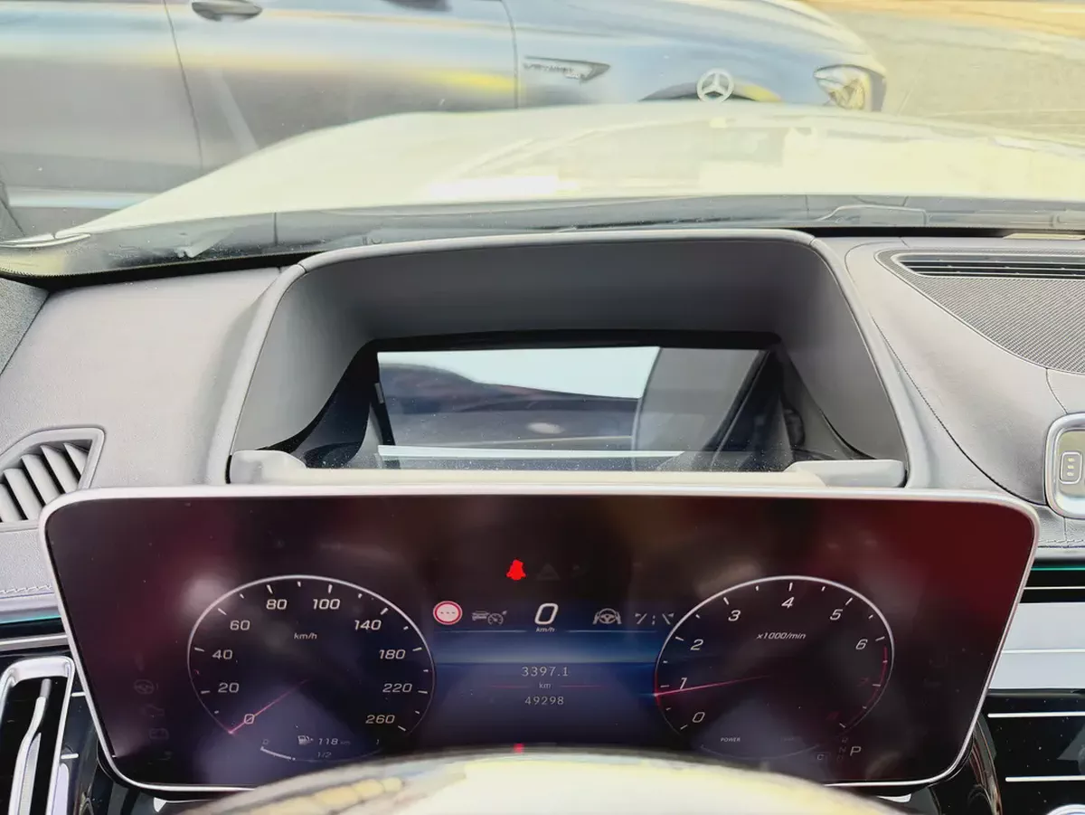 مرسيدس بنز S 580 4 MATIC ابيض / احمر 2023 (خليجي)-13-13