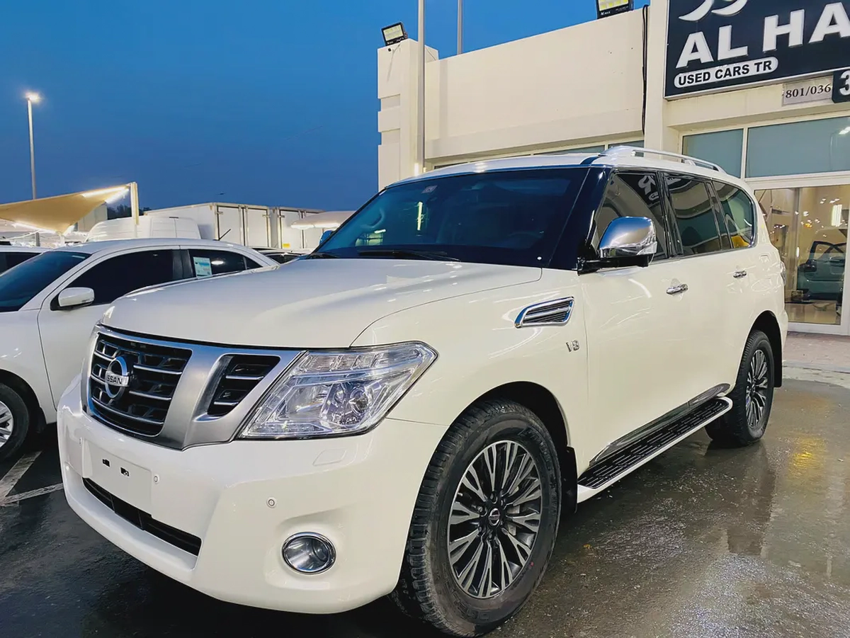Km only Nissan Patrol LE Platinum City 2016 GCC Specs 3000-2-2