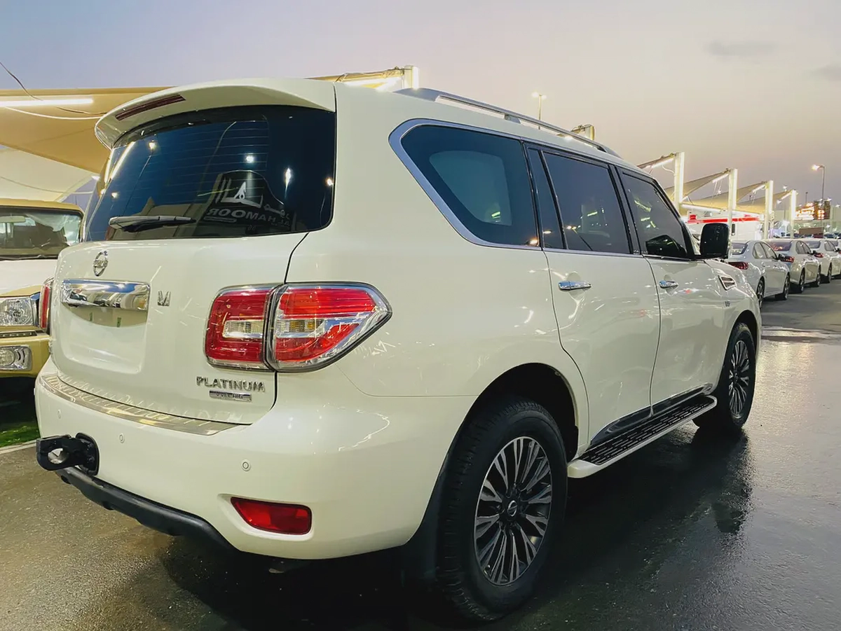 Km only Nissan Patrol LE Platinum City 2016 GCC Specs 3000-5-5