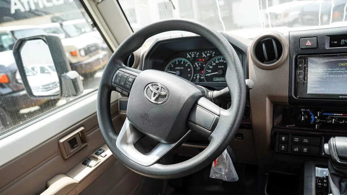 Toyota Land Cruiser 70 TOYOTA LC78 4.0 PETROL AT 2026-4-0