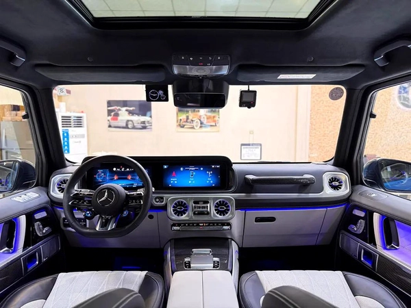 G 63 AMG / FULL CARBON FIBER / MANUFAKTUR EDITION / 2,200 Km