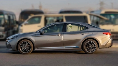 2025 Toyota Camry LE 2.5L Hybrid with Panoramic Sunroof (Grey)-2