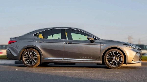 2025 Toyota Camry LE 2.5L Hybrid with Panoramic Sunroof (Grey)