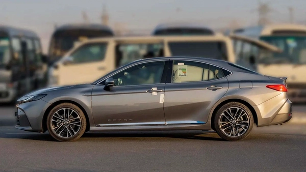 2025 Toyota Camry LE 2.5L Hybrid with Panoramic Sunroof (Grey)