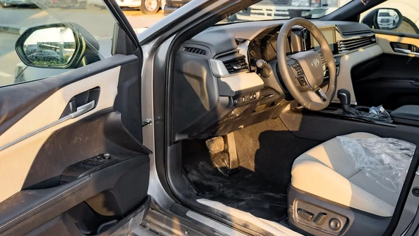 2025 Toyota Camry LE 2.5L Hybrid with Panoramic Sunroof (Grey)