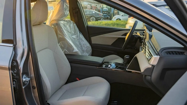 2025 Toyota Camry LE 2.5L Hybrid with Panoramic Sunroof (Grey)