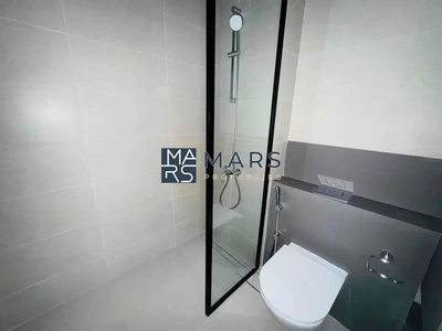 Luxury 4 bedroom corner unit with majlis for rent in Robinia just 190k-11