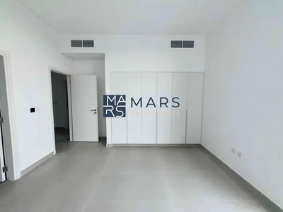 Luxury 4 bedroom corner unit with majlis for rent in Robinia just 190k-12
