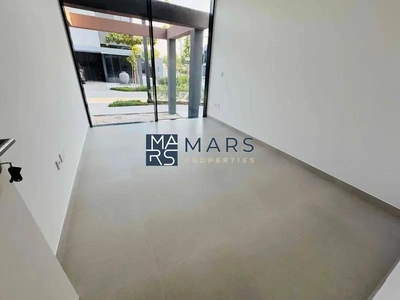 Luxury 4 bedroom corner unit with majlis for rent in Robinia just 190k-24