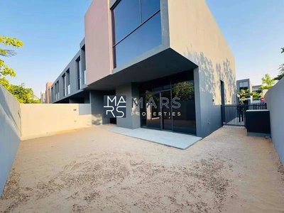 Luxury 4 bedroom corner unit with majlis for rent in Robinia just 190k-25
