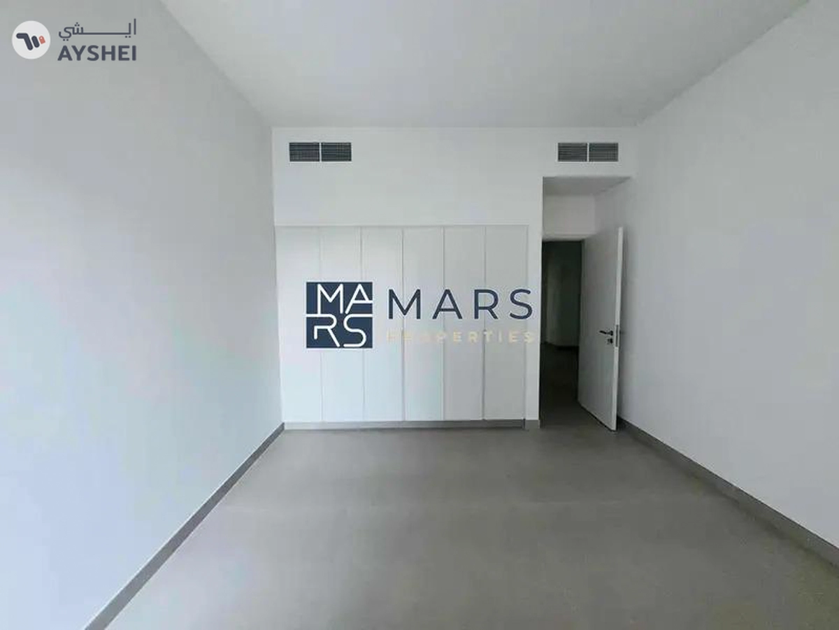 Luxury 4 bedroom corner unit with majlis for rent in Robinia just 190k-9-9