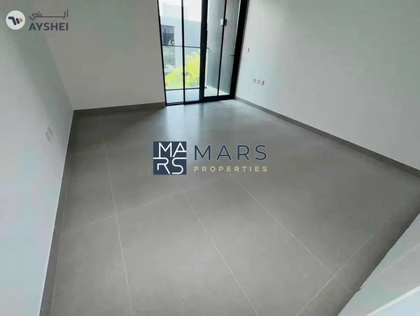 Luxury 4 bedroom corner unit with majlis for rent in Robinia just 190k